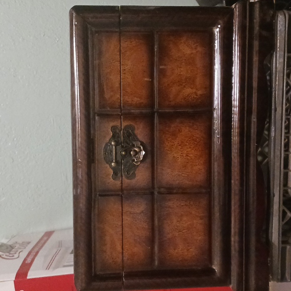 Jewelry box